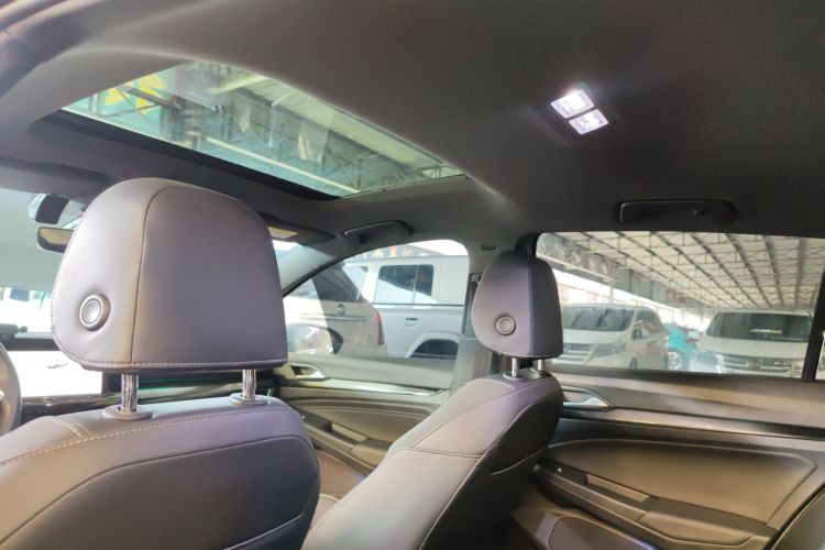 Volkswagen Golf 2023 imagen de coche #18