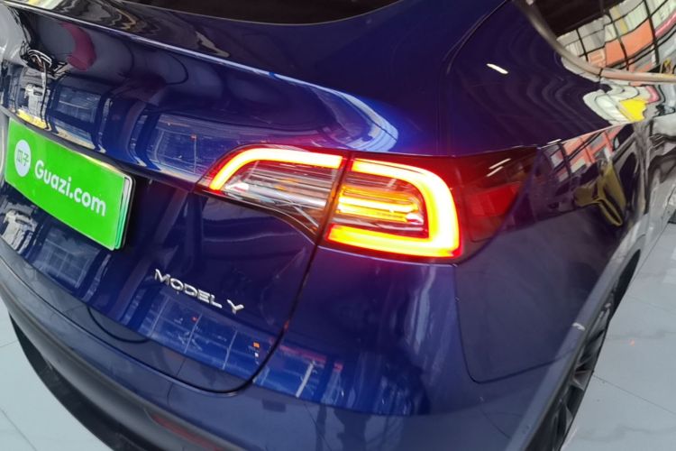 Tesla Model Y 2021 car image #8
