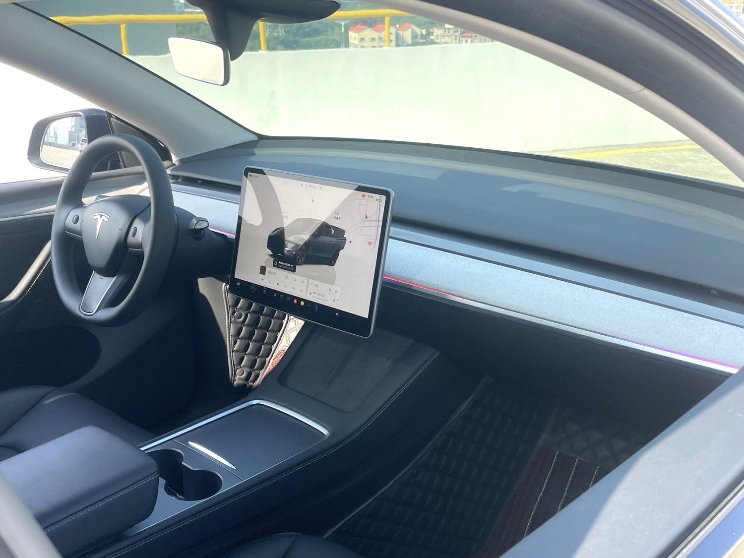 Tesla Model Y 2025 car image #8