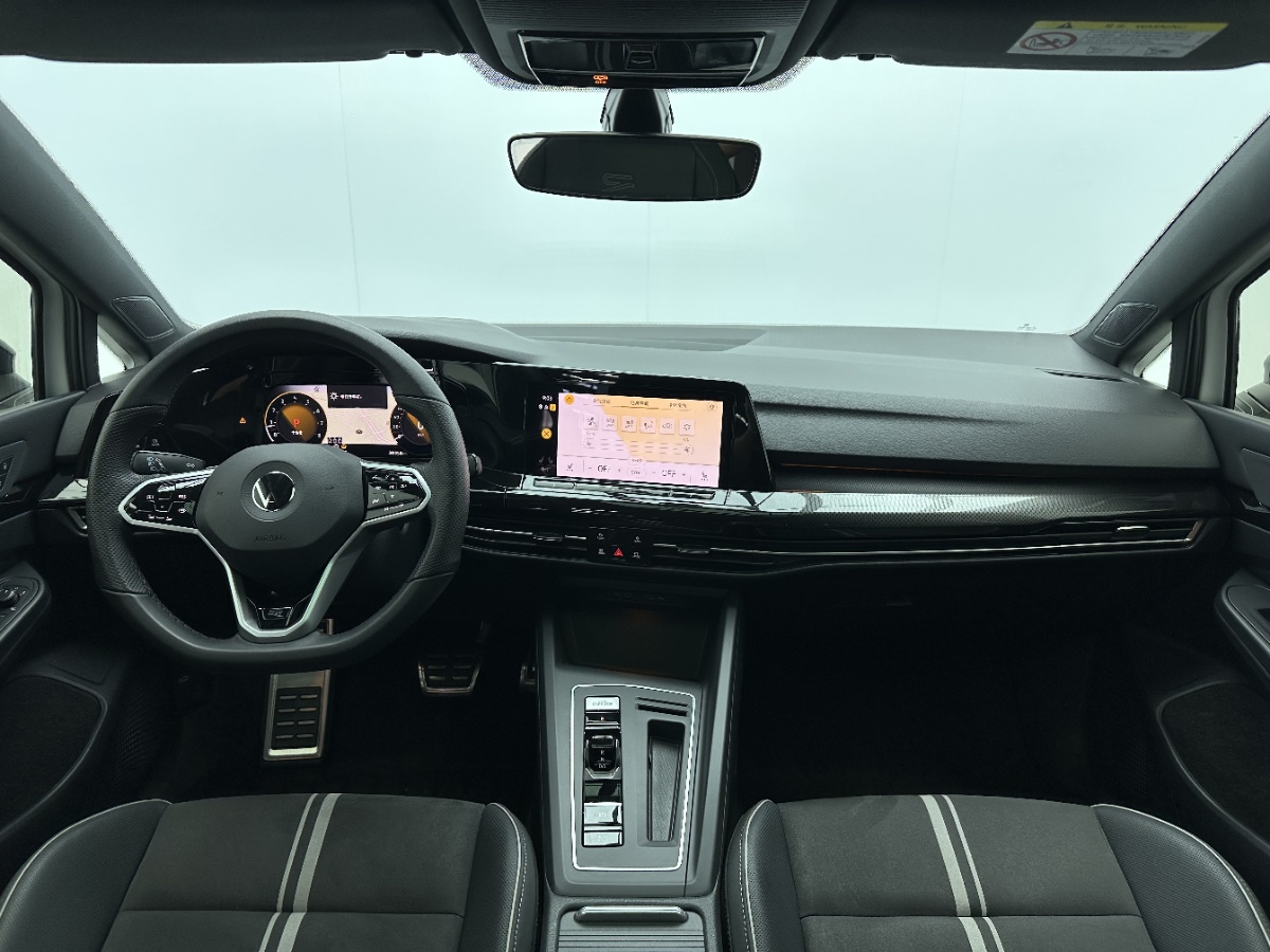 Volkswagen Golf 2023 car image #7