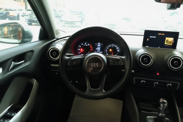 Audi A3 2018 car image #11
