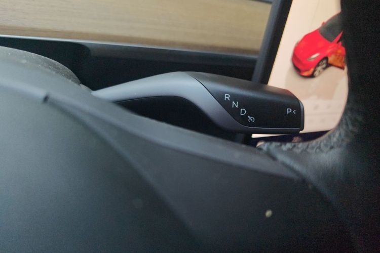 Tesla Model Y 2022 car image #14
