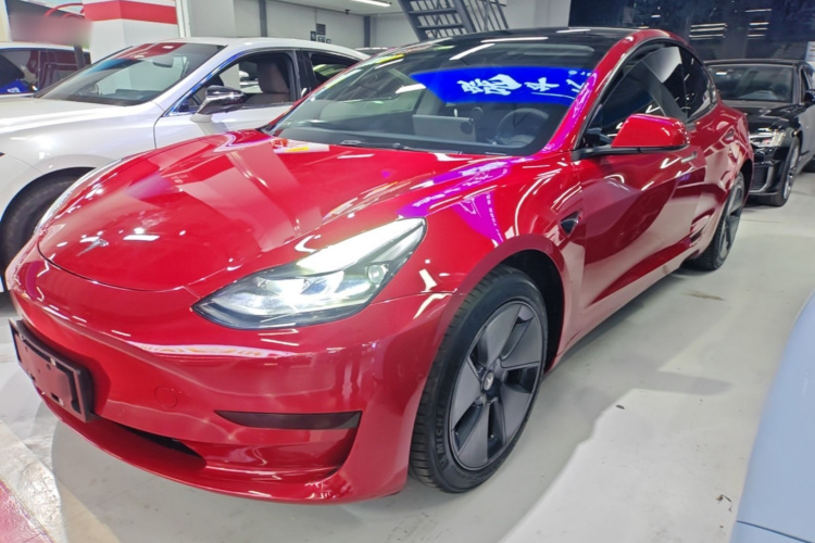 Tesla Model 3 2022 car image #2