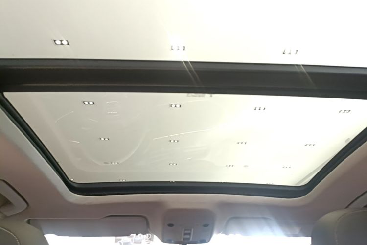 Audi Q3 2020 car image #18