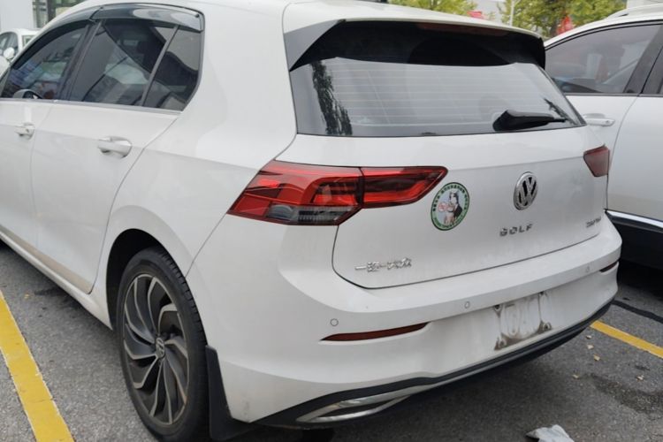 Volkswagen Golf 2023 immagine di auto #5