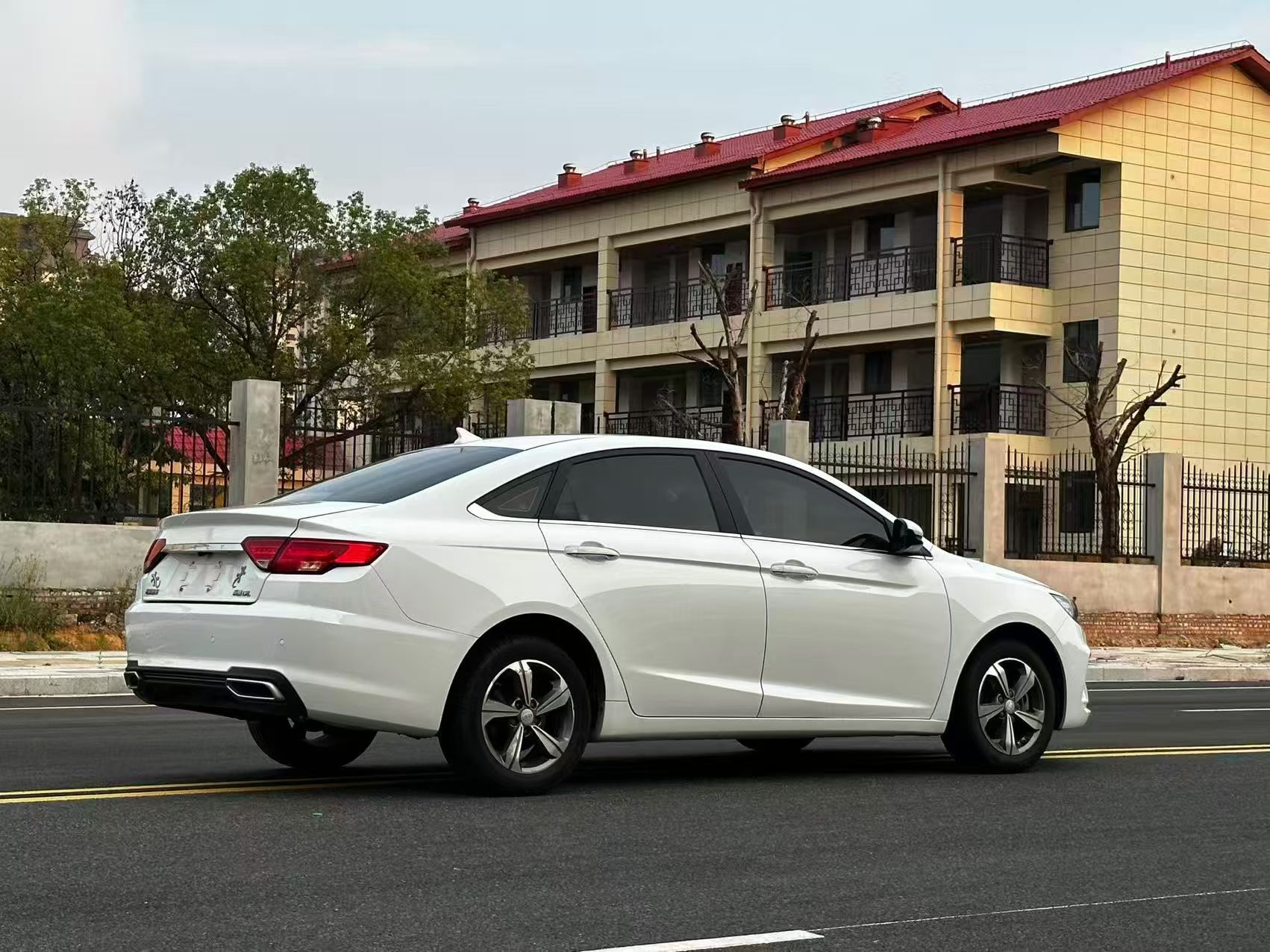 GEELY Emgrand GL 2018 car image #9