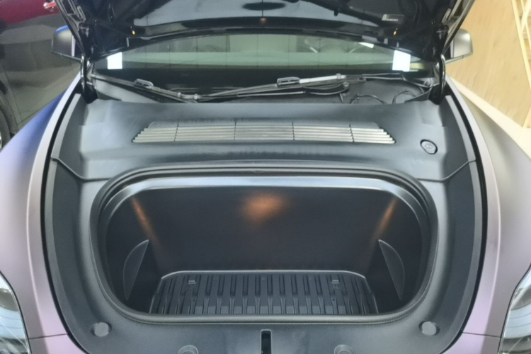 Tesla Model Y 2023 car image #20