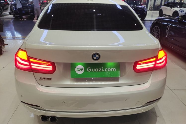 BMW 3 Series 2018 car image #6