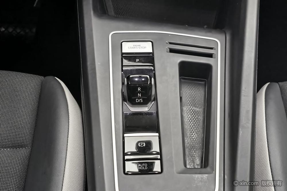 Volkswagen Golf 2021 car image #16