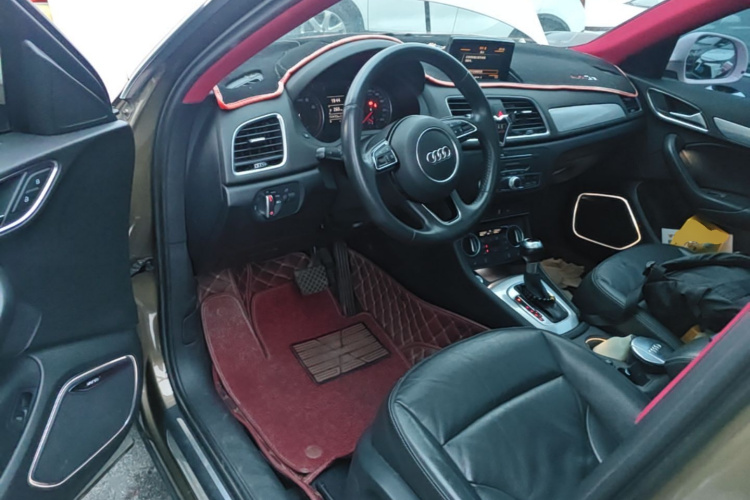 Audi Q3 2019 car image #10