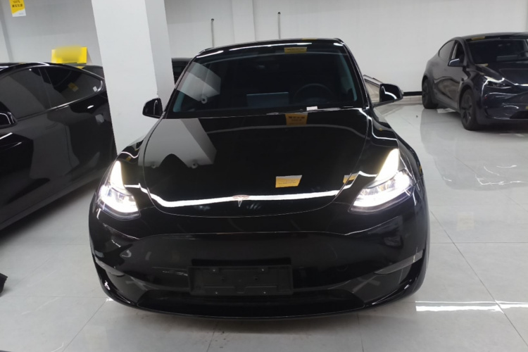 Tesla Model Y 2024 #3 Tesla Model Y 2024 car image #3