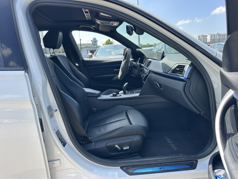 BMW 3 Series 2018 car image #8