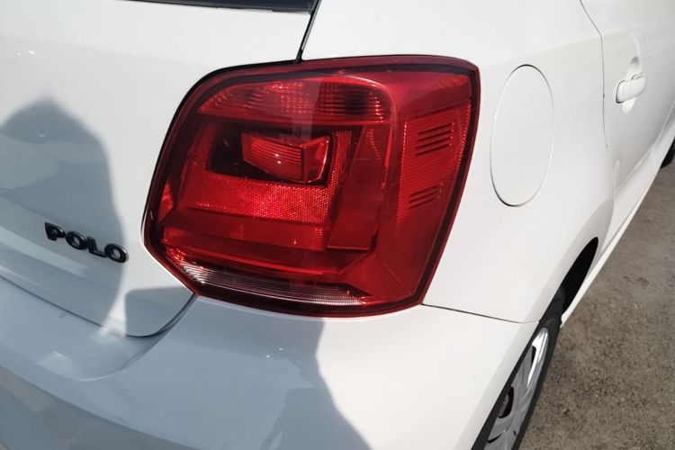 Volkswagen Polo 2015 car image #8
