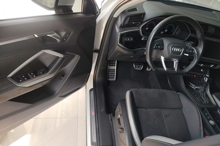 Audi Q3 2021 #16 Audi Q3 2021 car image #16