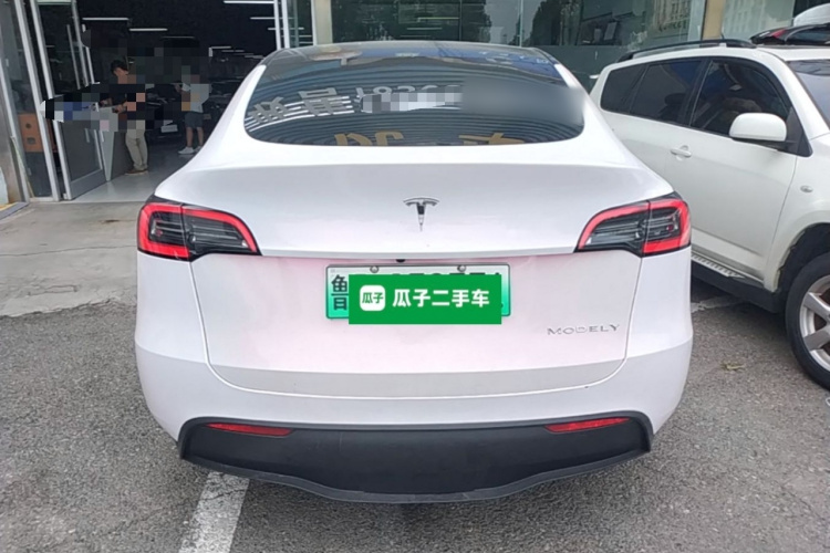 Tesla Model Y 2023 #6 Tesla Model Y 2023 car image #6