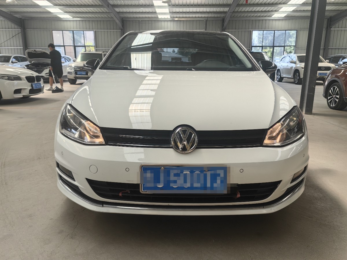 Volkswagen Golf 2017 car image 