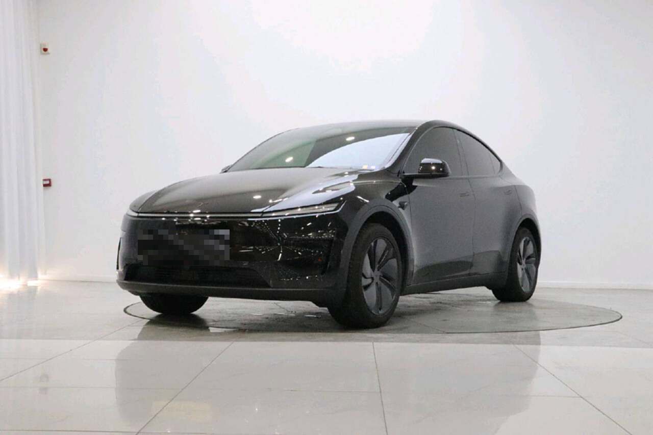 Tesla Model Y 2026 #2 Tesla Model Y 2026 car image #2