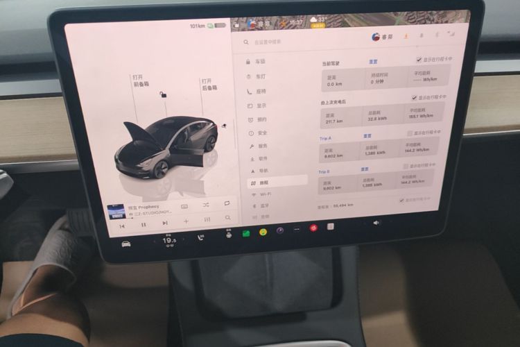 Tesla Model 3 2023 car image #12