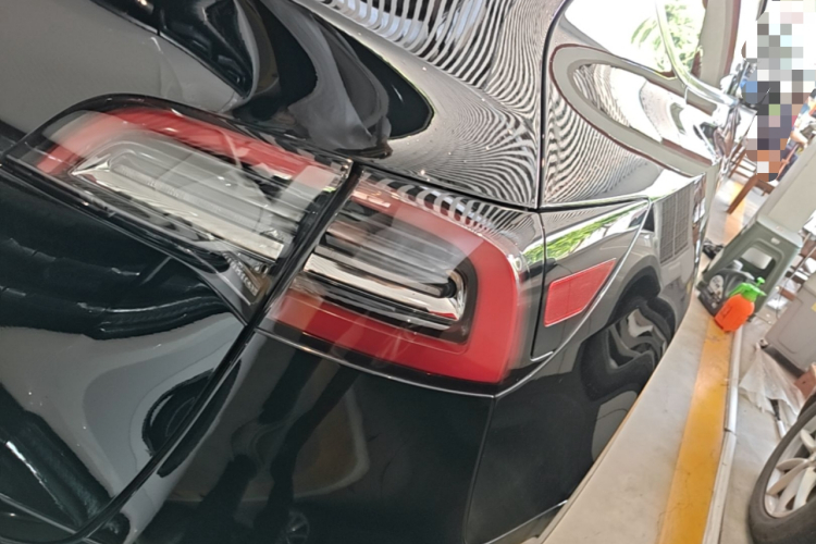 Tesla Model Y 2023 car image #8