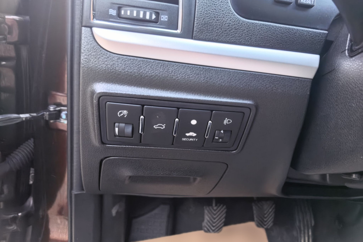 GEELY Emgrand 2016 car image #17