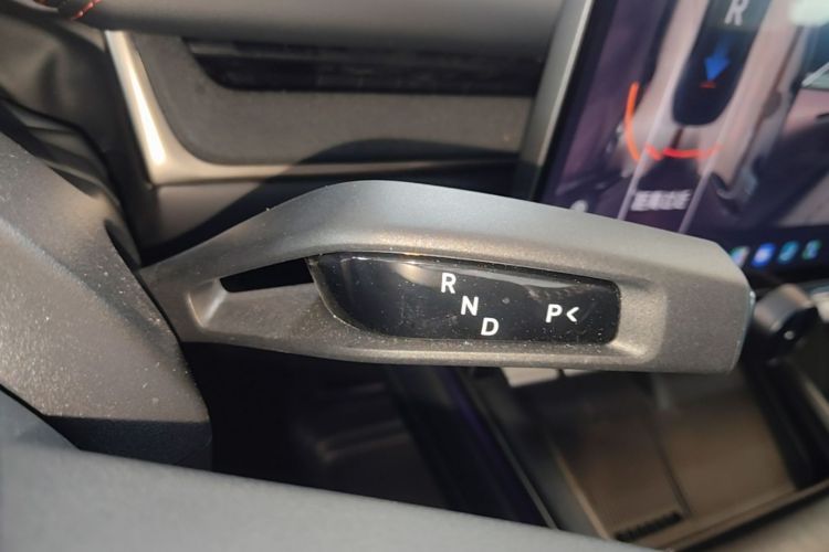 MI SU7 2025 immagine di auto #18