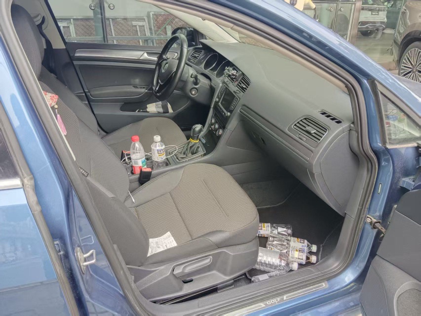 Volkswagen Golf 2017 car image #3