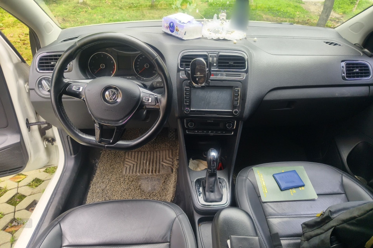 Volkswagen Polo 2018 car image #11