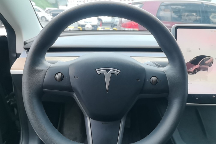Tesla Model 3 2023 car image #11
