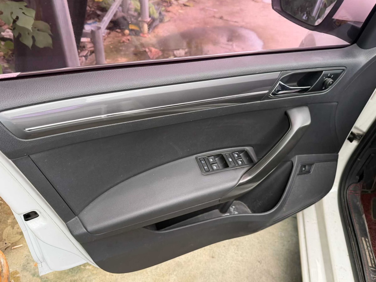Volkswagen Santana 2016 car image #10