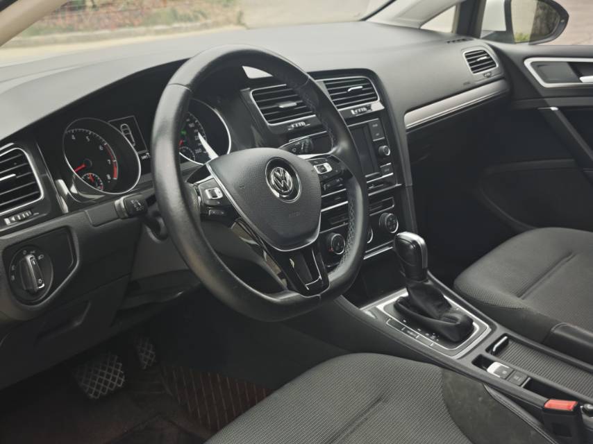 Volkswagen Golf 2018 car image #8