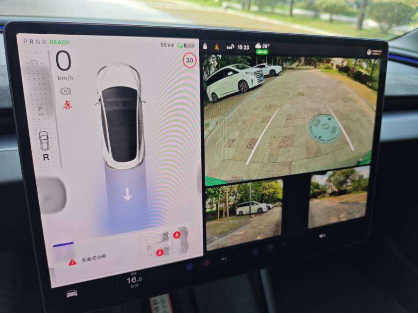 Tesla Model 3 2025 car image #16