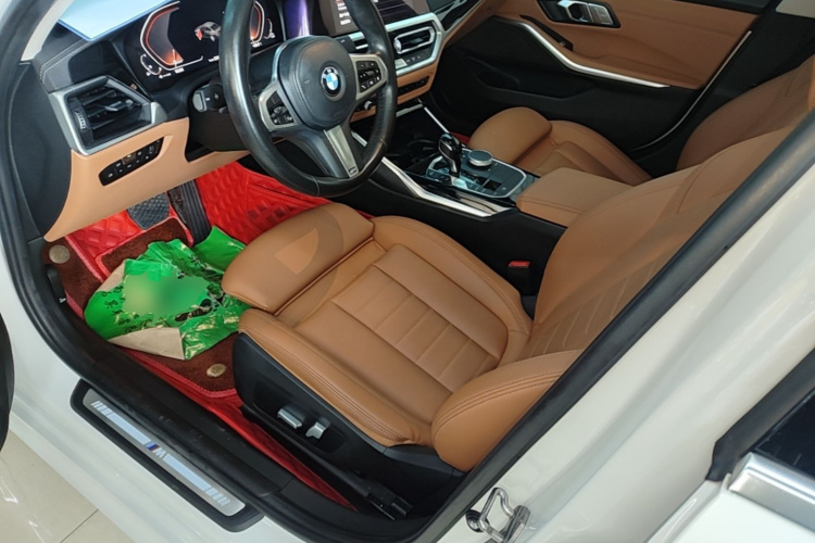 BMW 3 Series 2020 car image #16