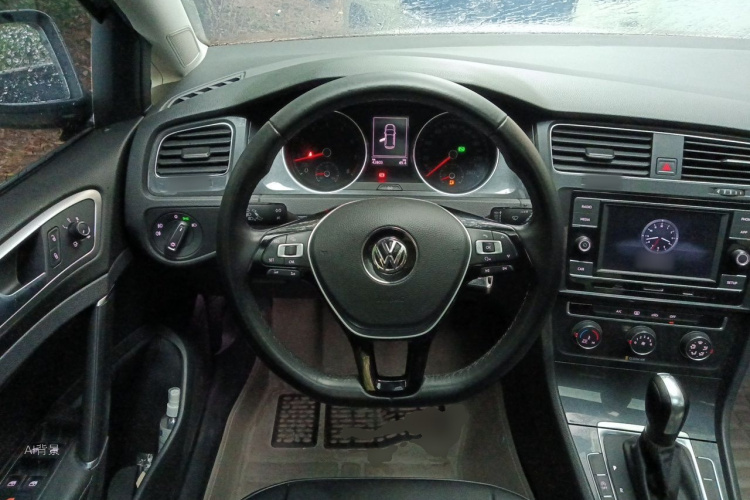 Volkswagen Golf 2018 car image #12