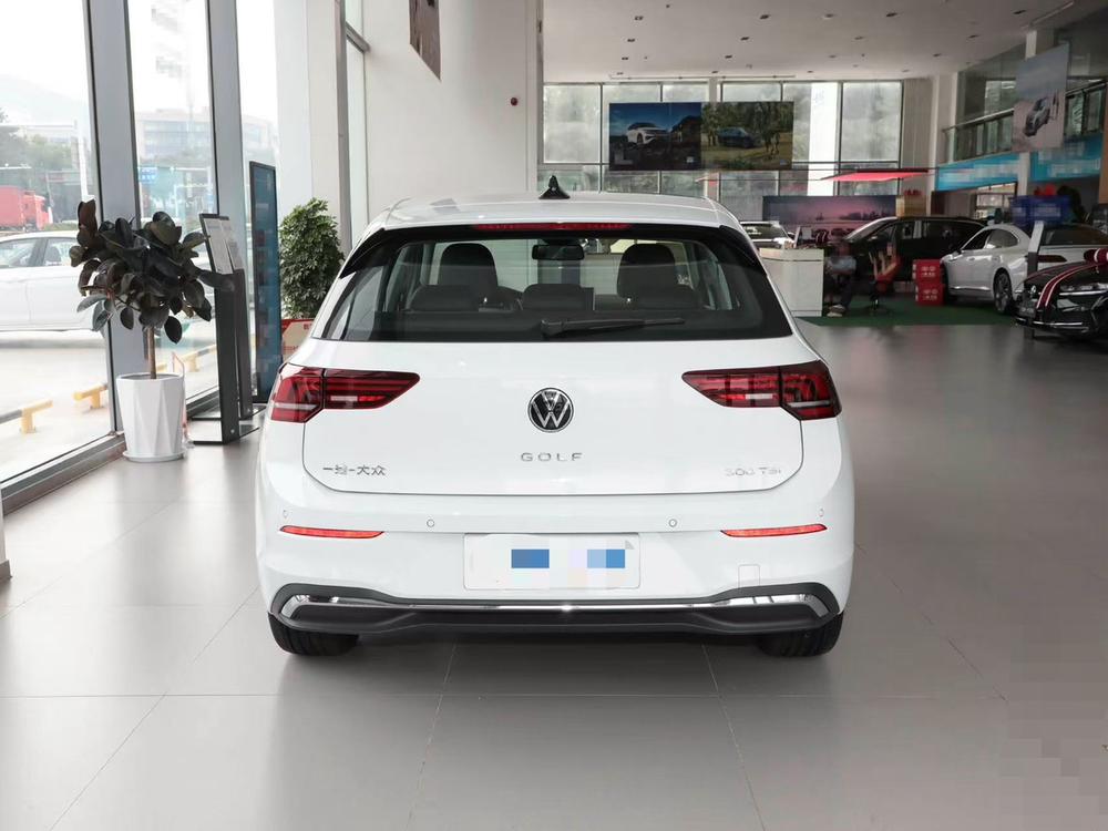 Volkswagen Golf 2025 #3 Volkswagen Golf 2025 صورة سيارة #3