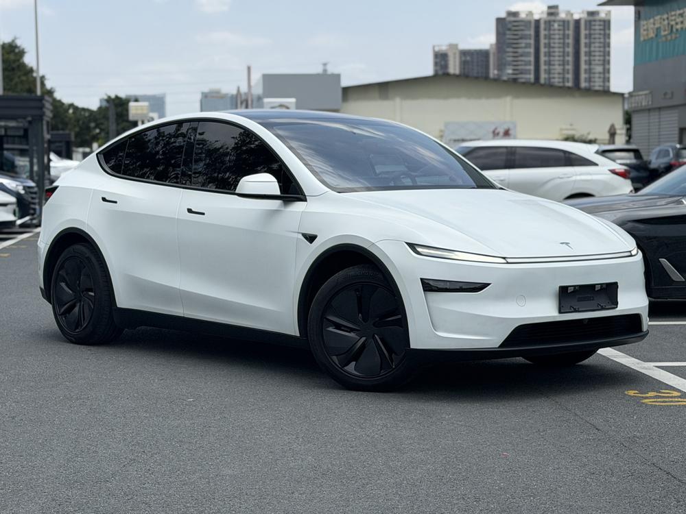 Tesla Model Y 2025 #3 Tesla Model Y 2025 car image #3
