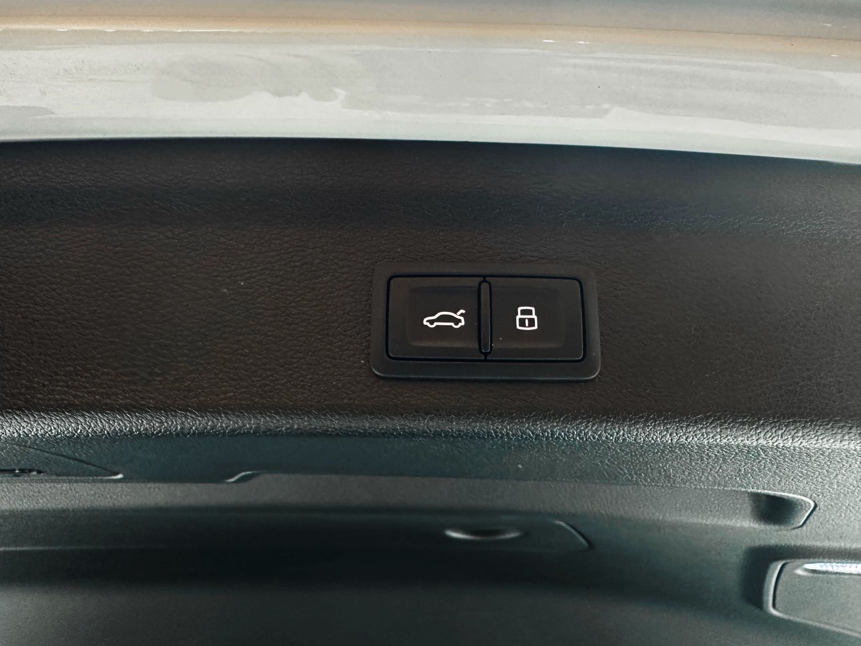 Audi Q3 2022 car image #10