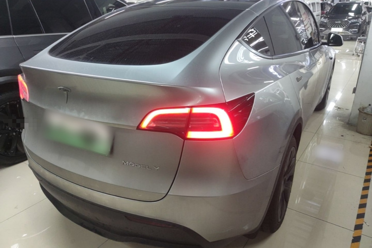Tesla Model Y 2024 #5 Tesla Model Y 2024 car image #5