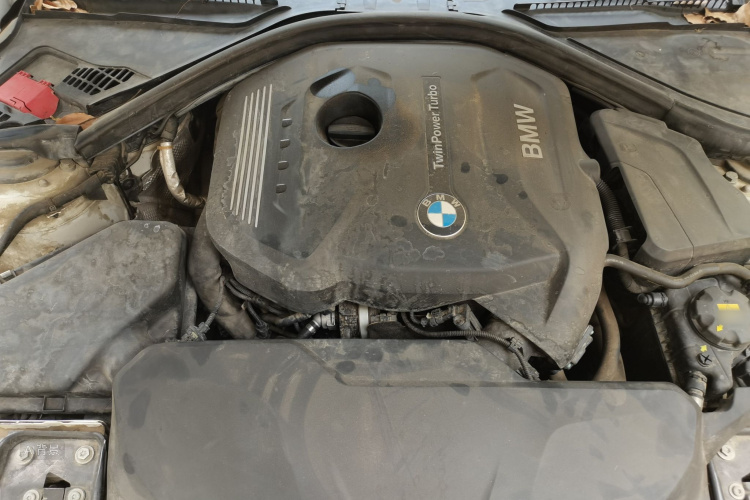 BMW 3 Series 2018 car image #22