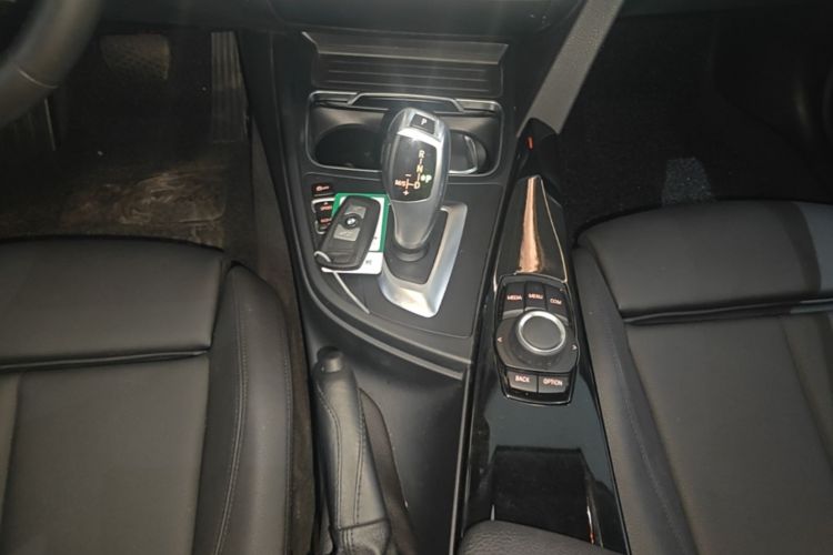 BMW 3 Series 2018 car image #14