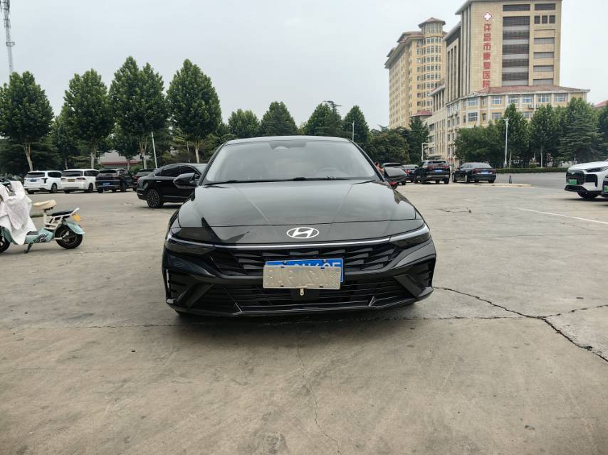 Hyundai Elantra 2023 car image #2