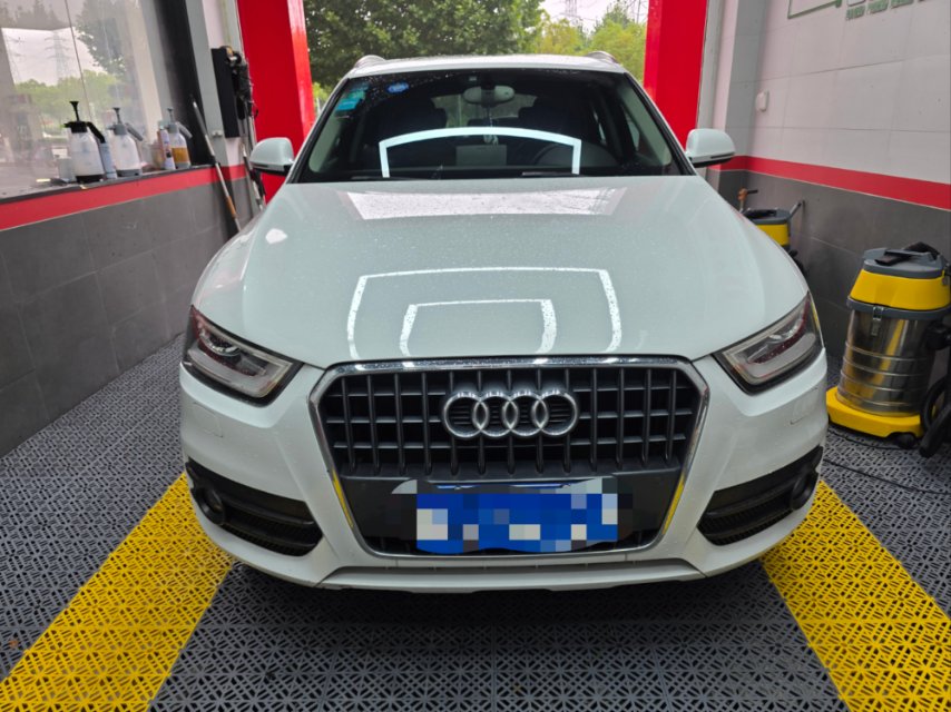 Audi Q3 2016 car image #2