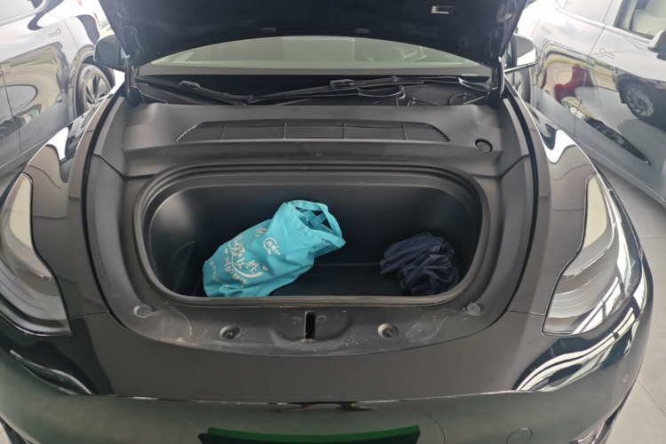 Tesla Model Y 2023 #20 Tesla Model Y 2023 car image #20