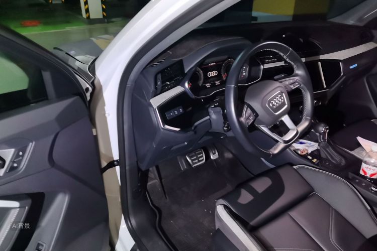 Audi Q3 2024 car image #18