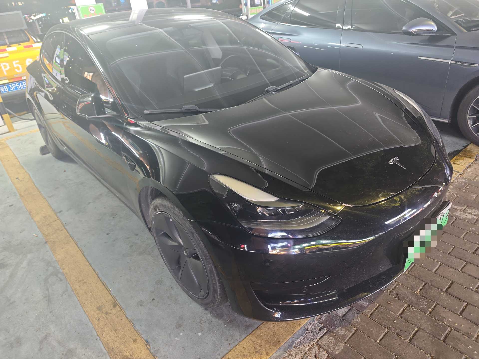 Tesla Model 3 2021 صورة سيارة #2