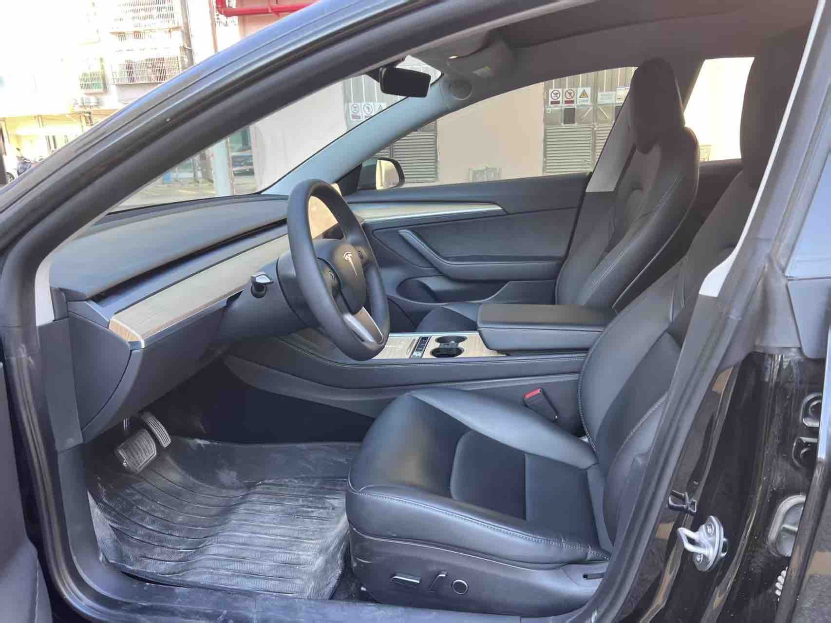 Tesla Model 3 2022 car image #3