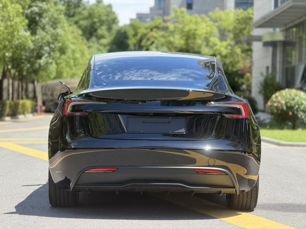 Tesla Model 3 2026 immagine di auto #5