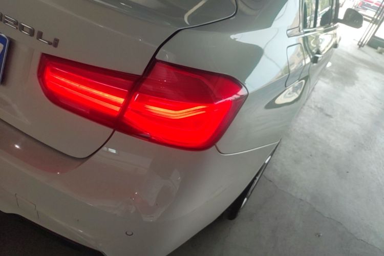 BMW 3 Series 2018 car image #8