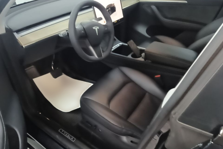 Tesla Model Y 2023 #12 Tesla Model Y 2023 car image #12
