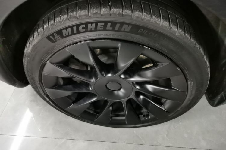 Tesla Model Y 2023 #10 Tesla Model Y 2023 car image #10