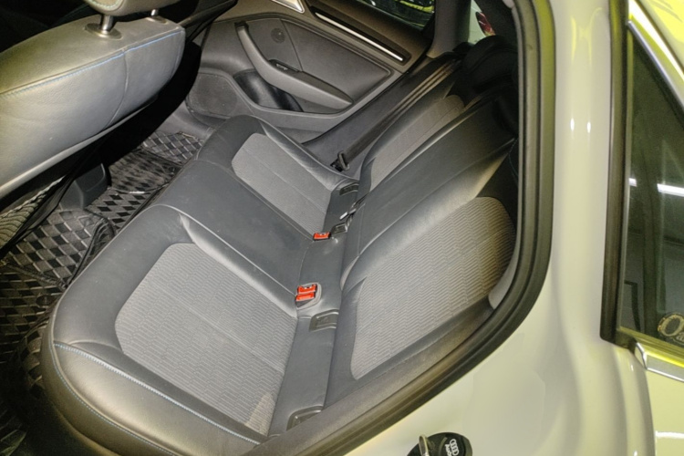 Audi A3 2018 car image #17